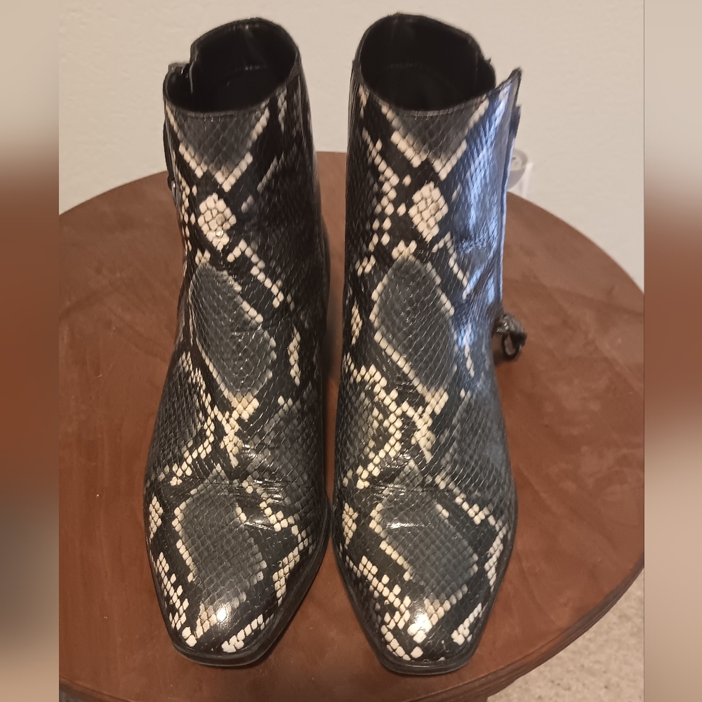 Naturalizer Henry Green Snake Detail Leather Upper Boot 8.5M Very Gently Used.